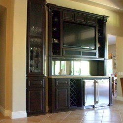 La Quinta California home's high ceilings bring this 10 foot height unit to life