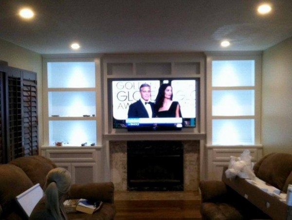 Fireplace wall unit with bookcases in white lacquer